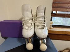 SP-Teri 50P White Figure Skates Size 7 1/2 With 9.25” Pic Skates Attached