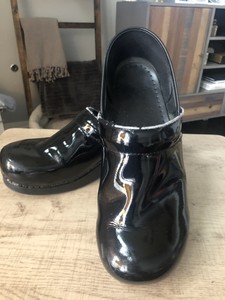 black shiny dansko clogs