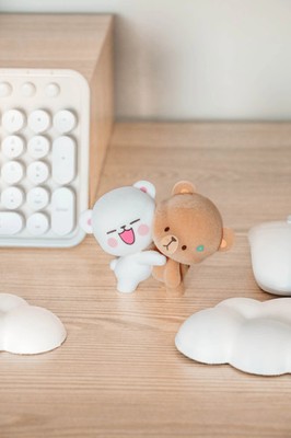 Milk Mocha Bear x Shopville Exclusive: Hugging Figurine - Fuzzy