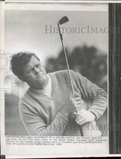 1969 Press Photo Golfer Gay Brewer plays the Danny Thomas Diplomat in Miami