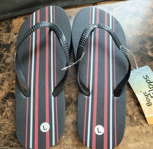 boys flip flops size 3