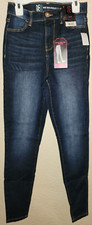 No Boundaries Destructed Curvy Skinny Super High Rise Jegging Size 1 BRAND NEW