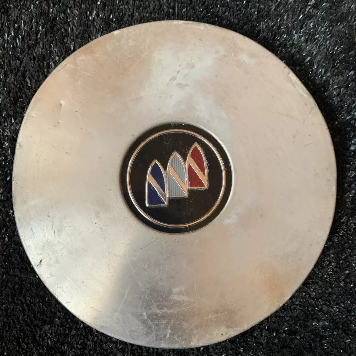 1992 1993 1994 1995 1996 BUICK LESABRE PAINTED SILVER CENTER CAP