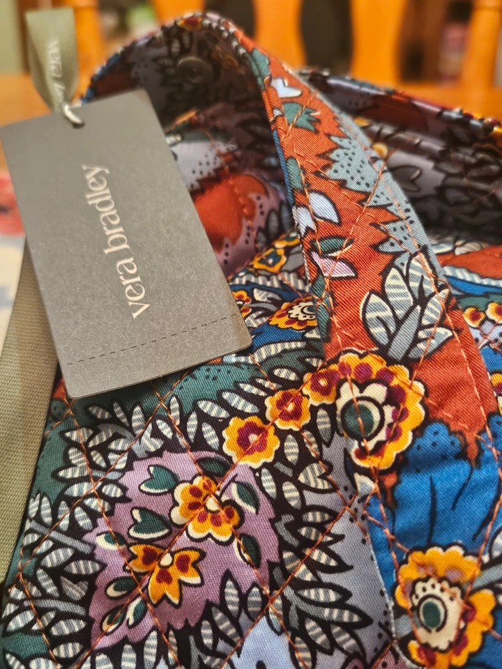 Bolso de hombro Vera Bradley Astoria estampado de flores y plumas. Estampado nuevo con etiquetas Foto 3 de 4