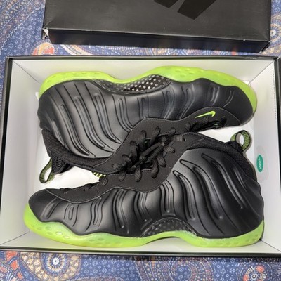Nike Zoom Foamposite Neon Size 10.5 Shipped In Replacement Box Great Condition.