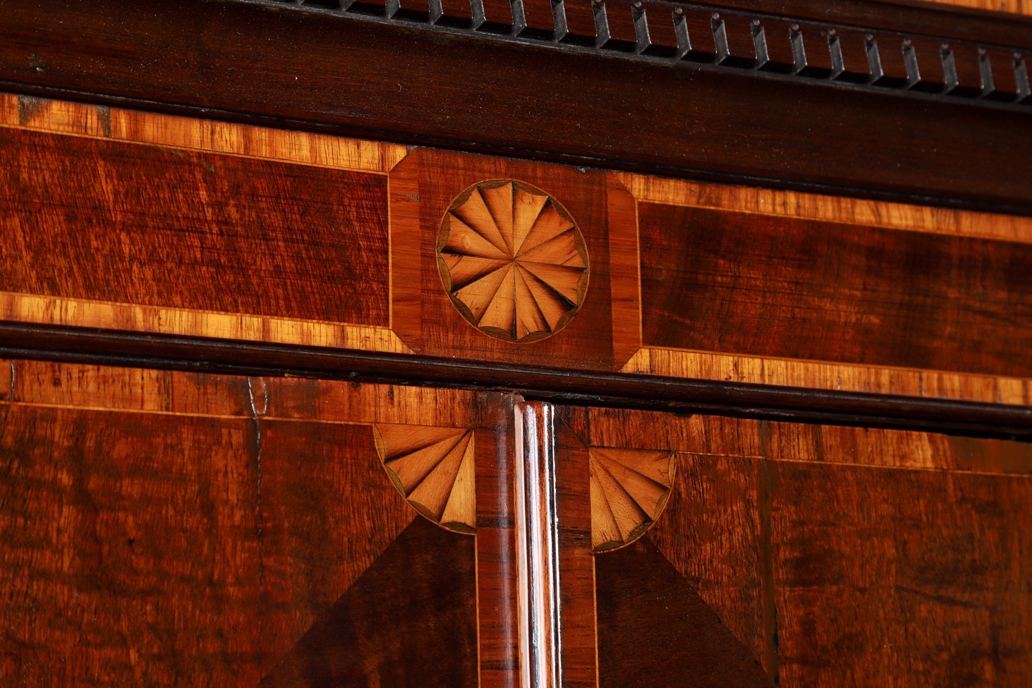 Antique English Georgian Federal Mahogany Linen Press Wardrobe Armoire  (c.1780)