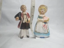 Colonial Male and Female Salt and Pepper Shaker Set VINTAGE 