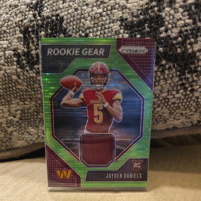 2024 Panini Rookie Gear Jayden Daniels #RG-JDS Neon Green Pulsar Prizm (MEM, RC)