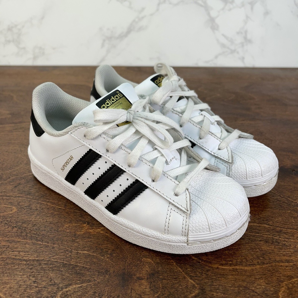 Denk vooruit magnifiek operator ADIDAS SUPERSTAR White Leather Black 3-Stripes Athletic Shoes Kids sz 1 |  eBay