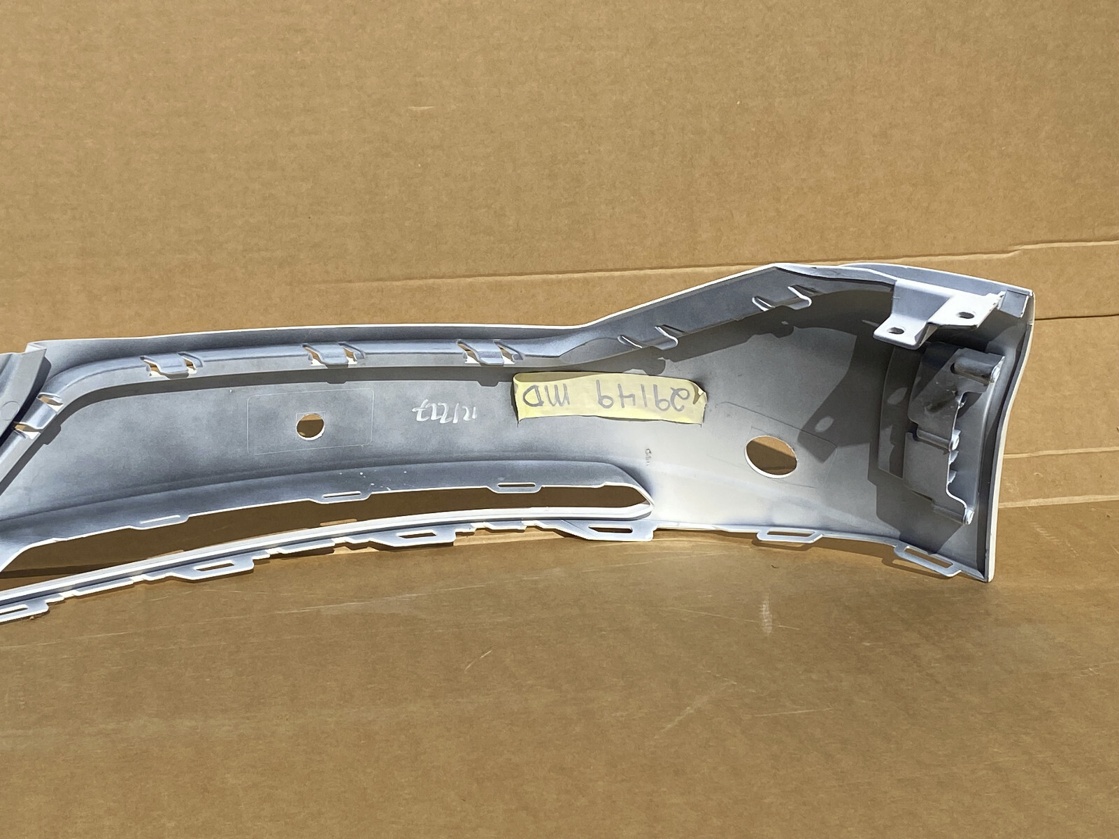 PERFECT! 2019-2022 LAMBORGHINI URUS REAR MIDDLE BUMPER COVER PANEL OEM