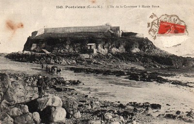 Old postcard 22 - PORTRIEUX (Côtes d'Armor) - 1543. L'Ile de la Comtesse at Low Tide