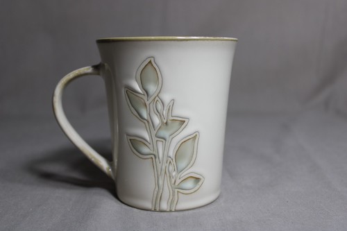 4 HOME TRENDS 4 1/4" Tall Mugs With Green Leaves In The Foli Pattern - Picture 3 of 4