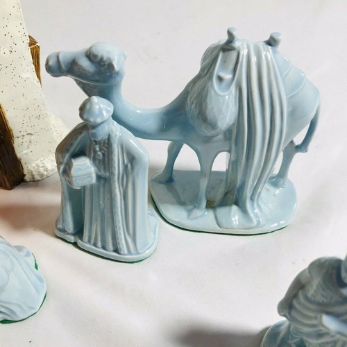 VINTAGE 1981 Duncan Enterprises Stained Glazed Mini Nativity 18 Pieces Light-Up - Picture 9 of 12