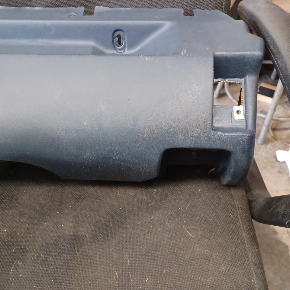 86-95 Mercedes W124 300TD E320 lado del conductor izquierdo tablero rodilla cubierta inferior azul OEM Foto 4 de 4