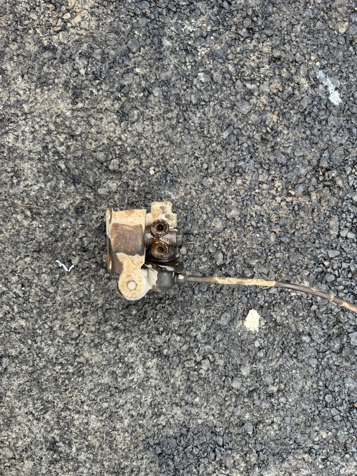 Válvula porcionadora de freno con varilla y montaje original Toyota Pickup 1979/1981 OEM Foto 2 de 3