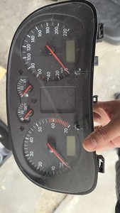 Tacho Tachometer Instrumententafel Cockpit Kombiinstrument 1J0920805  VW Golf 4