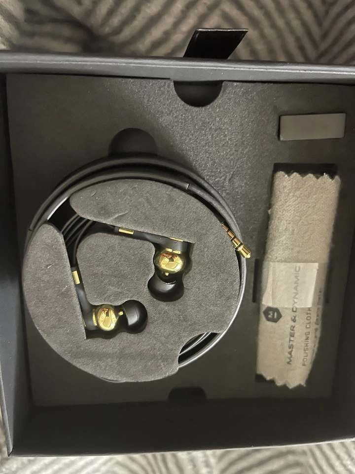 MASTER &DAYNAMIC ME05 INEAR WIRED HEADPHONES BRASS BRAND New With TAG - Image 3 of 4