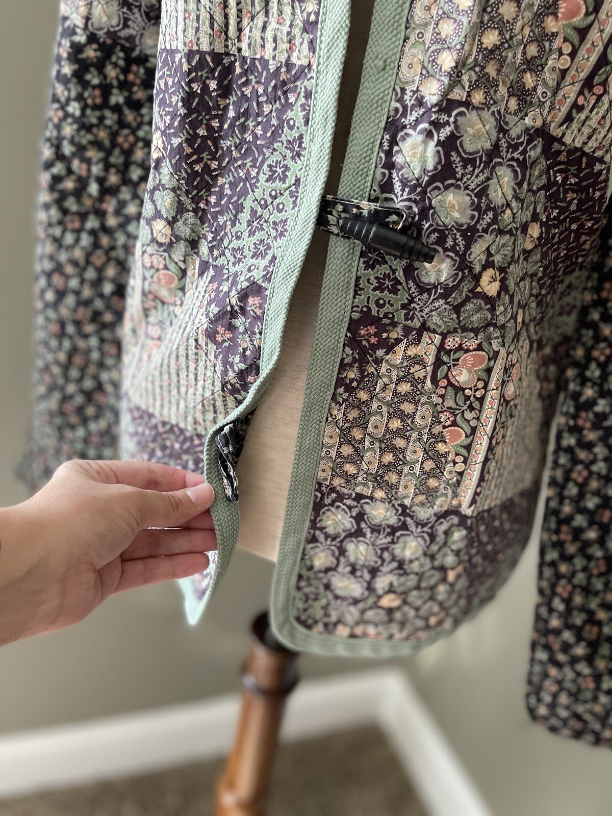 Vintage Handmade Patchwork Quilt Toggle Button Up… - image 8