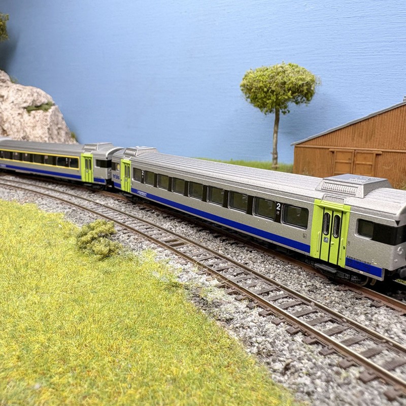 Voitures Goldenpassline BLS Minitrix N 1/160 pour train express Ep. VI