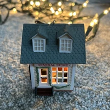 1986 Hallmark Keepsake Lighted Ornament General Store 
