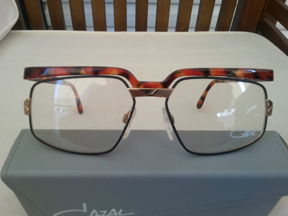 Cazal 246 - True Vintage años 90 - NUEVO - sin usar - Auténtico - Estuche original Foto 3 de 4