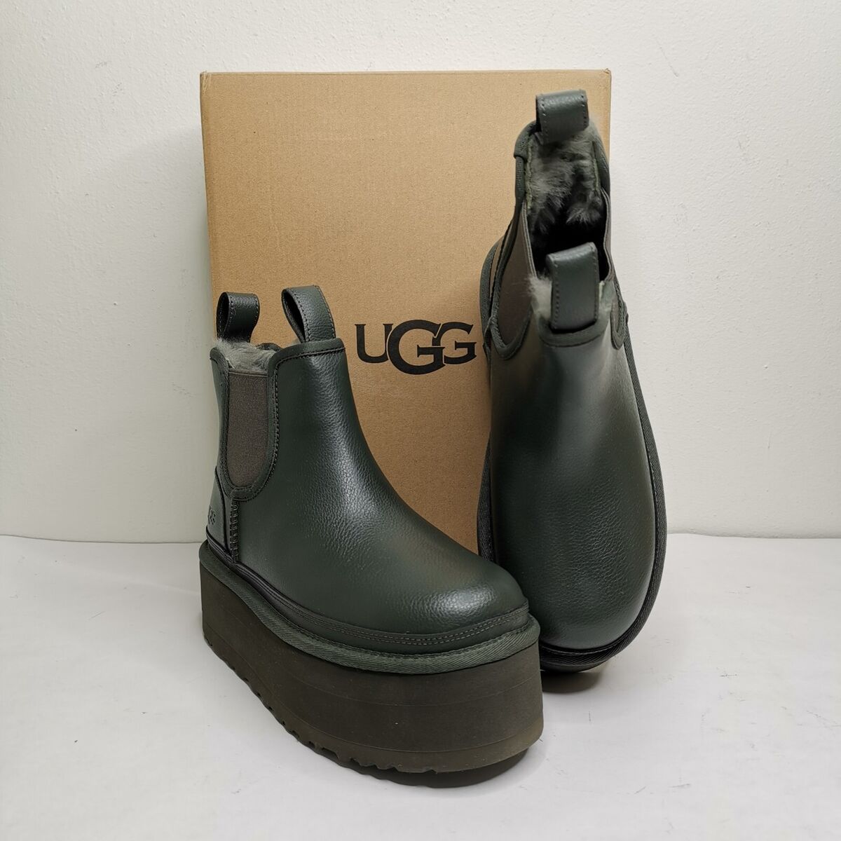 UGG Neumel Platform Boot Chelsea Size 5 Chunky Shoes New In UGG Neumel Platform Boot Chelsea Size 5 Chunky Shoes New In