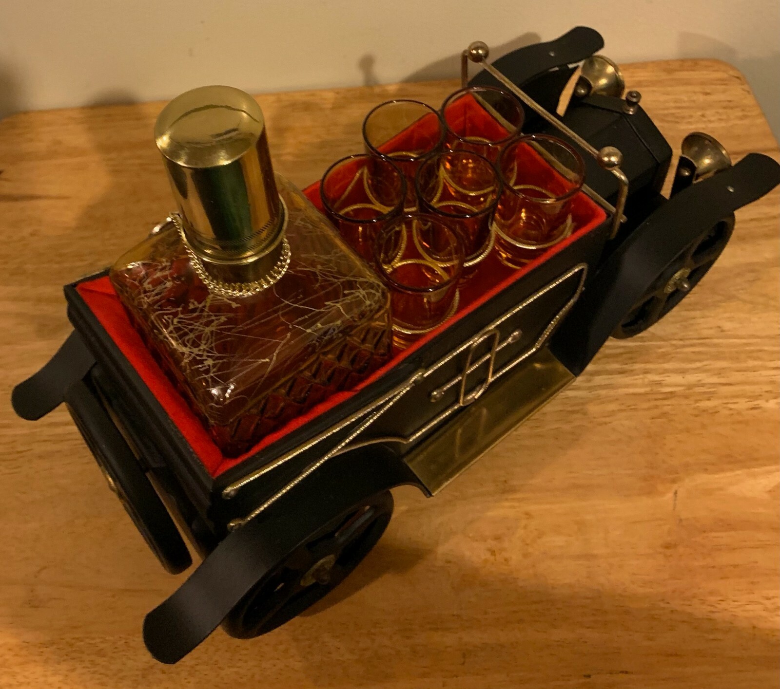 ANTIQUE VINTAGE MUSIC BOX CAR MODEL -T DECANTER WITH SHOT GLASSES RARE