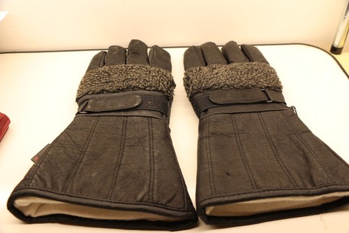 Pair of Black Insulated Guantlet Style Leather Motorcycle Gloves Size Large