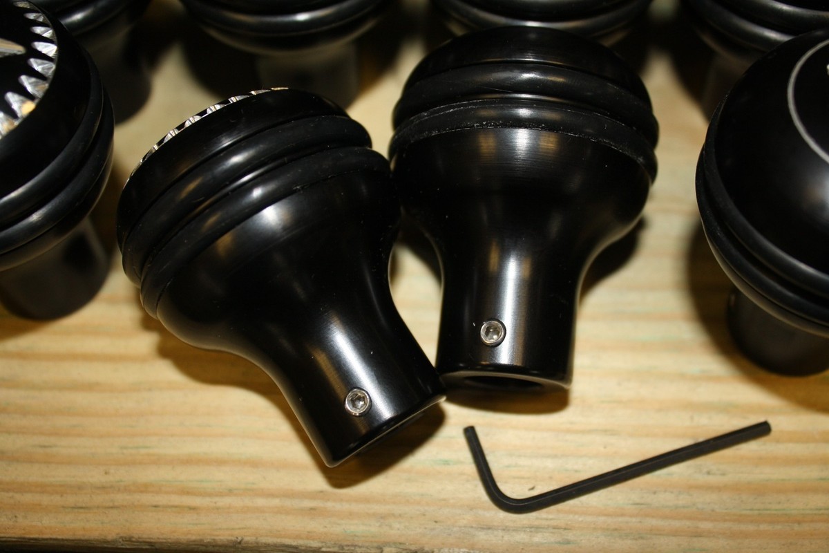 ストーブ m215 MOMO Ultra Shift Knob Suede – Top JDM Store