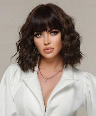 Perruque Synthétique Brun Foncé Courte Femme Wig Ondulé A Frange 35cm +4 Bonnet - Photo 1/4