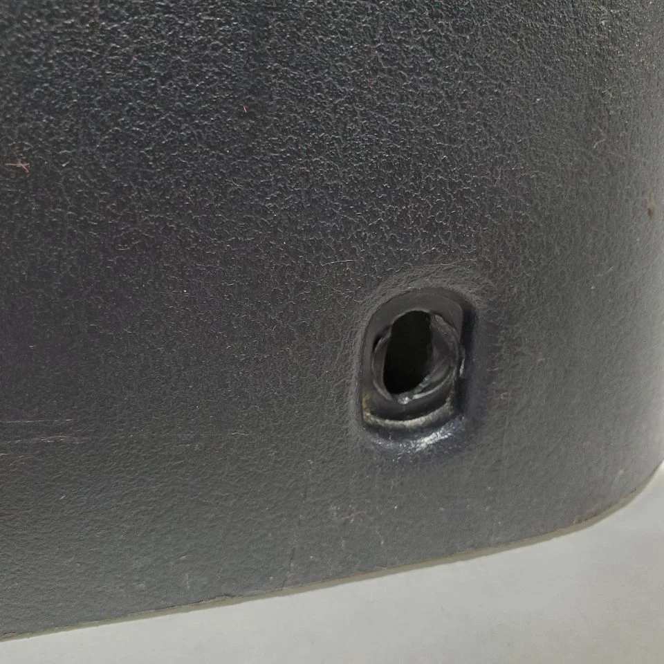 Nissan 240SX 1993 OEM consola central barra de montaje frontal pestaña rota 1 orificio Foto 3 de 4