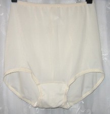 NEW SZ 7 VINTAGE BALI FULL CUT IVORY SILKY NYLON GRANNY PANTIES BRIEFS 2633