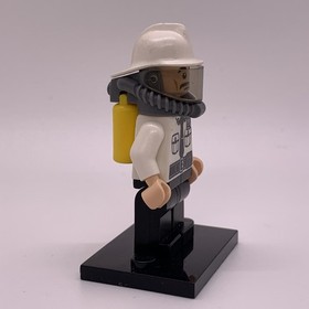 LEGO Security Guard Minifigure Fire Helmet Super Heroes The Batman Movie 70901