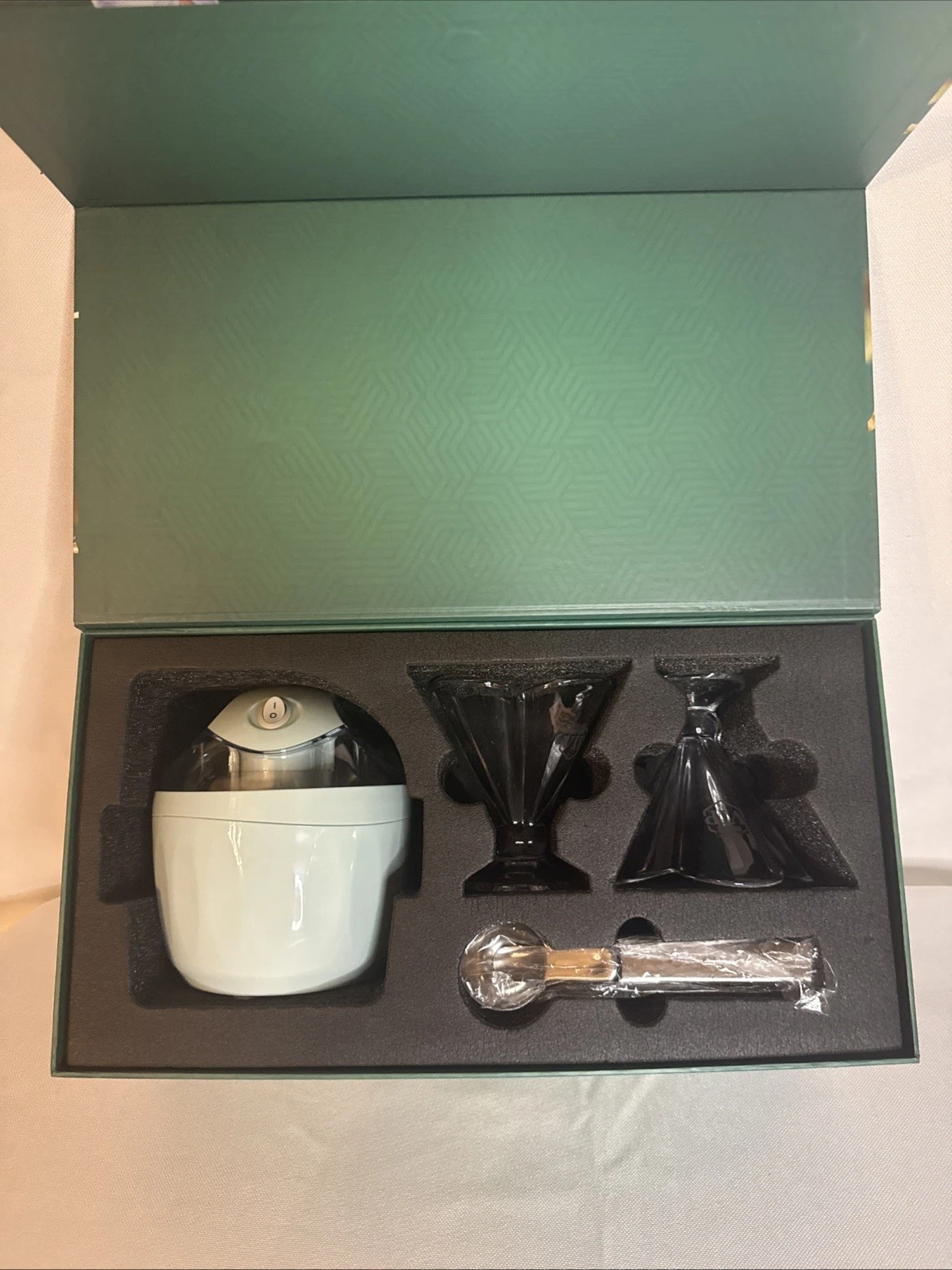 House Fun VIP Happy Birthday Mini Ice Cream Maker W/ Dishes & Scoop
Opens in a new window or tab