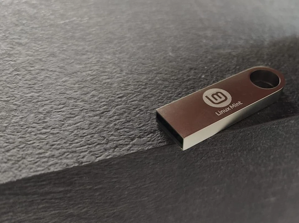 CHIAVETTA USB AVVIABILE LINUX MINT 22.2 ZARA SISTEMA OPERATIVO PC VELOCE - Imagen 3 de 3