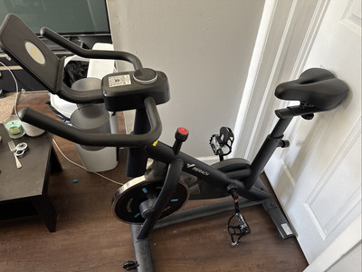  Barely Used Merach exercise Bike, Comes With Phone Stand Electronic Dial
