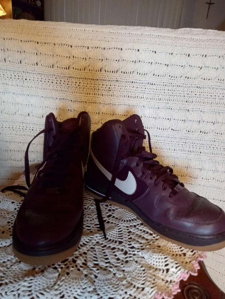 Nike Air Force One Borgoña Para Hombres Talla 9 Clásicas Tenis de caña alta Foto 4 de 4