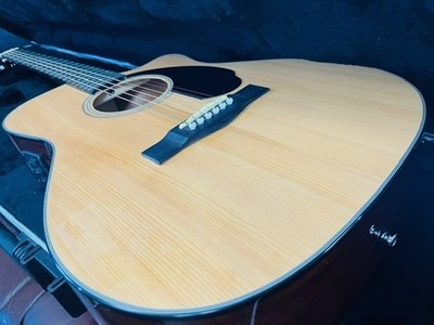 Super Featured Item Fender Classic Design Acoustic Guitar Limited Edition 1 Piec
