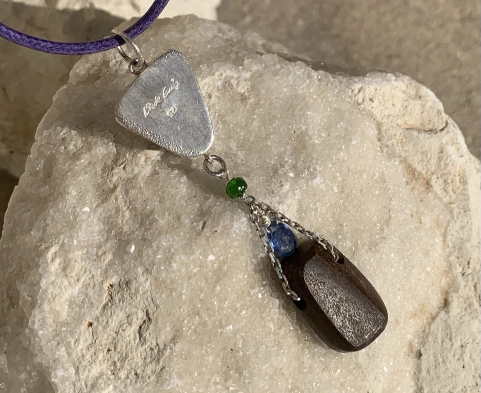 Pendente In Argento, Cianite, Diopside Di Cromo, 2 Opali Boulder Dell'Australia - Immagine 2 di 4