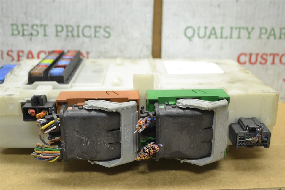 Land Rover LR2 2010 caja de fusibles conexión OEM AG9T14D572KA módulo 437-8A1 Foto 3 de 4