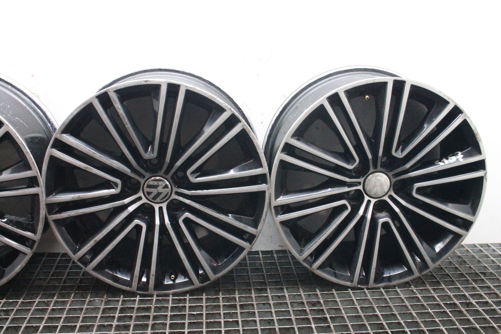 SEAT ARONA KJ7 Alloy Wheel Set 3AA601025L 18inch 1.0 Petrol 85kw 2020 - Image 3