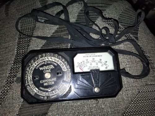 VINTAGE WESTON LIGHT METER MADE IN USA FULLY WORKING - Picture 1 of 2