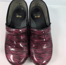 Dansko XP 2.0 Merlot Wine/Purple Wavy Patent Pending Leather Clogs Size 40