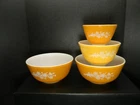 PYREX  Vintage Butterfly Set of 4 Nesting Mixing Bowls 401 402 403