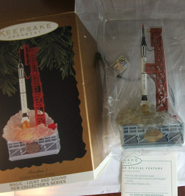 Hallmark Ornament NASA Redstone Mercury Freedom 7 Light & Sound Launch Pad Boxed