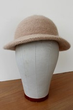 Women's VINTAGE Soft Beige Knit WPL 8931 Faux Mohair/Angora Hat Yarn Acrylic EVC