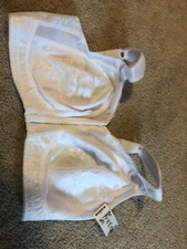 Playtex 38DD White 18-Hour Wirefree Bra 4693 w/ Original Comfort Strap. NWT