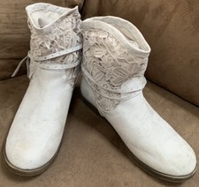 JUSTICE BOOTS SIZE 6 BEIGE CROCHET SHIMMER SUPER CUTE