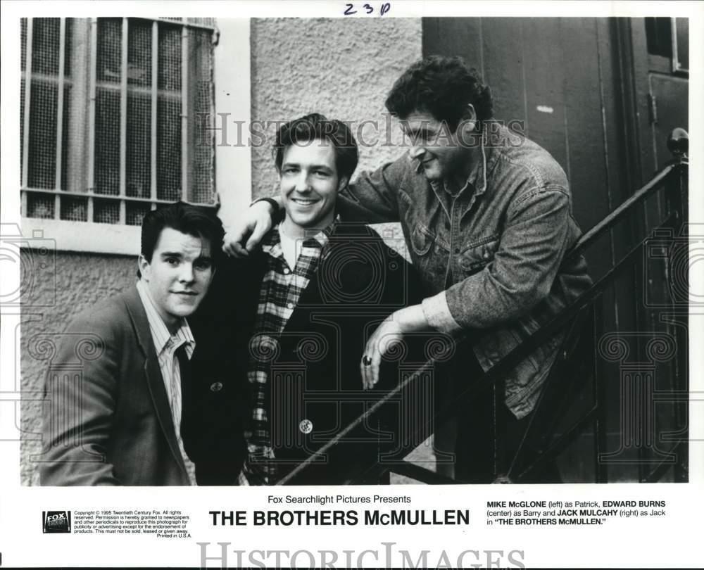 1995 Press Photo Actor Mike McGlone and co stars in 