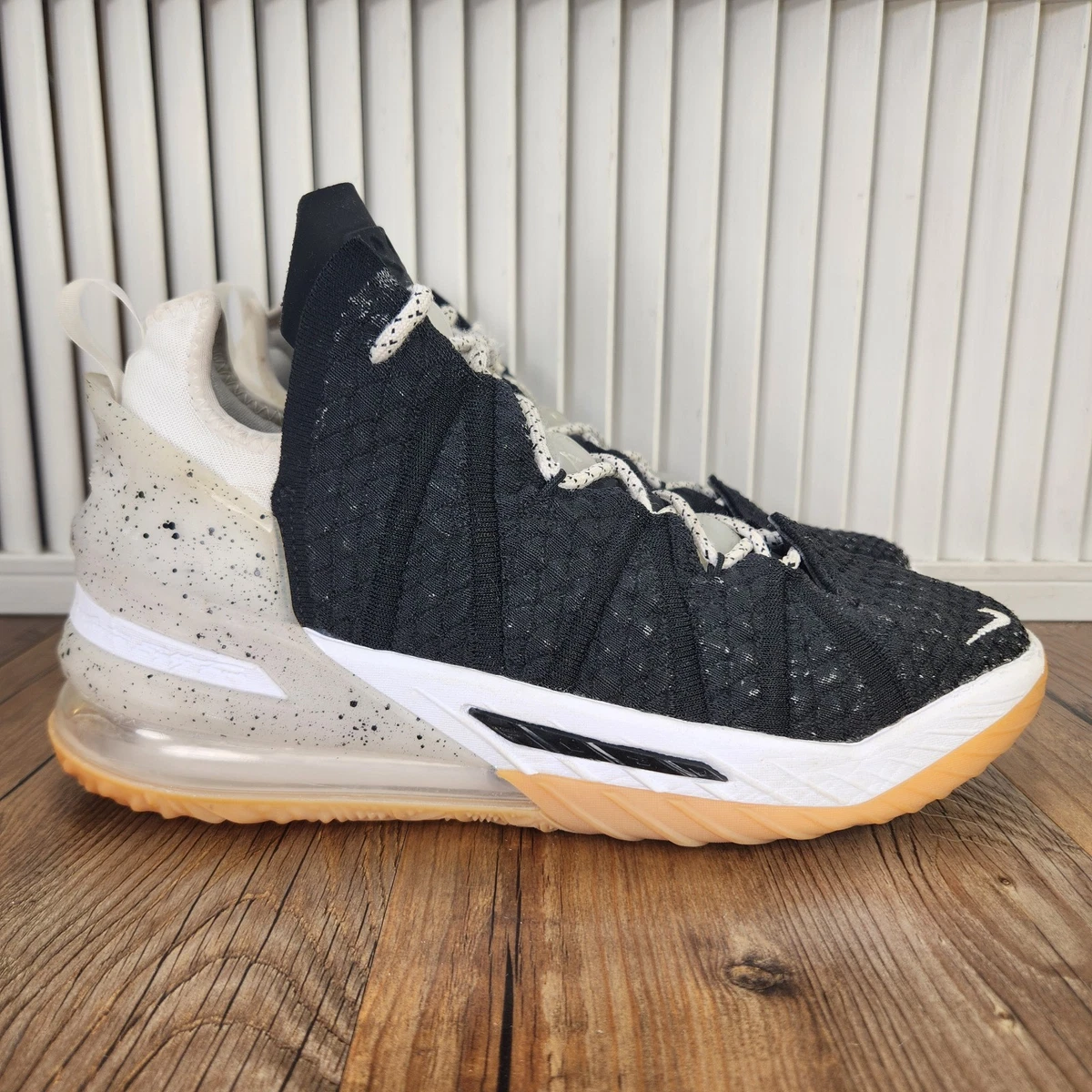 Preços baixos em Nike LeBron 18 Black White Gum | eBay